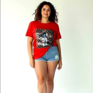 Unique Red Graphic Crew Neck Tee size medium